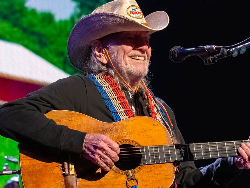 Willie Nelson at Mesa Amphitheater